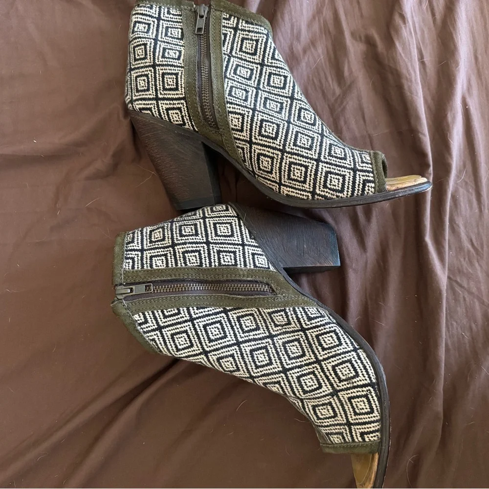 Geometric Patterned Heeled Boots - Picture 1 of 6